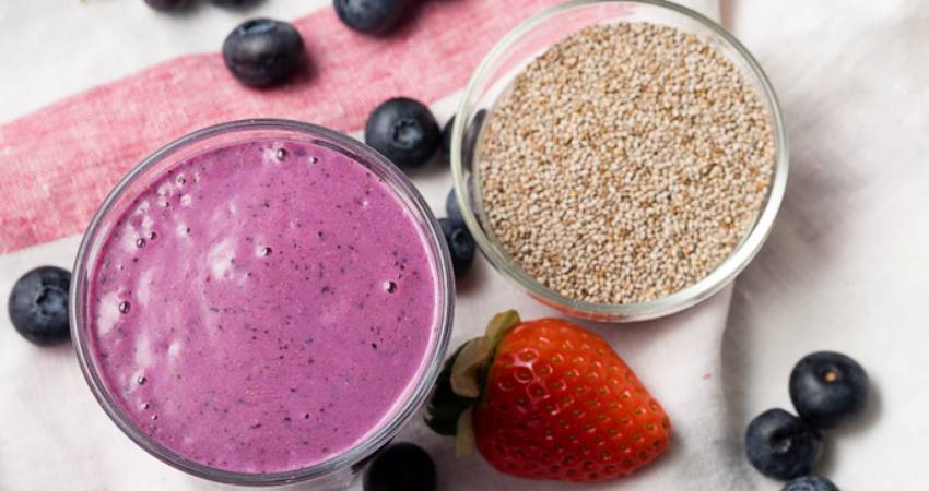 Chia-Berry Belly Blaster Smoothie